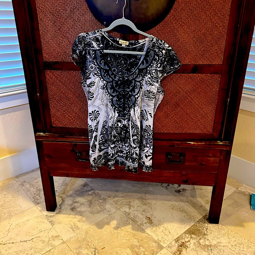 Black and white with sparkles fun top by Oneworld
